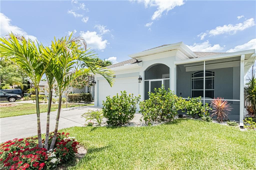828 106th AVE N NAPLES, FL 34108