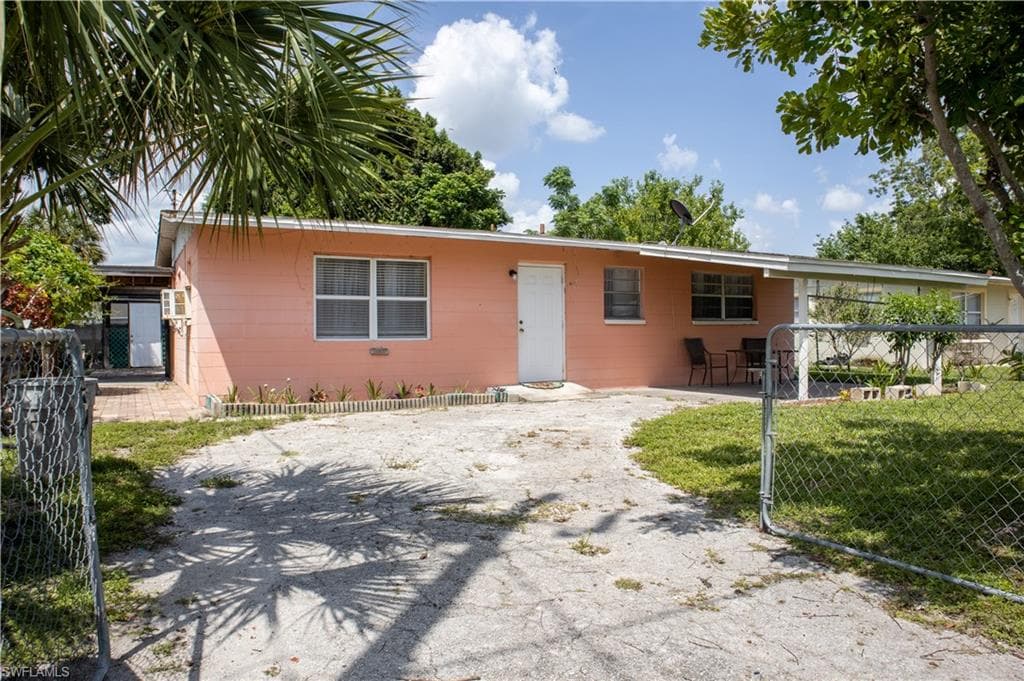 110 DIXIE AVE W IMMOKALEE, FL 34142