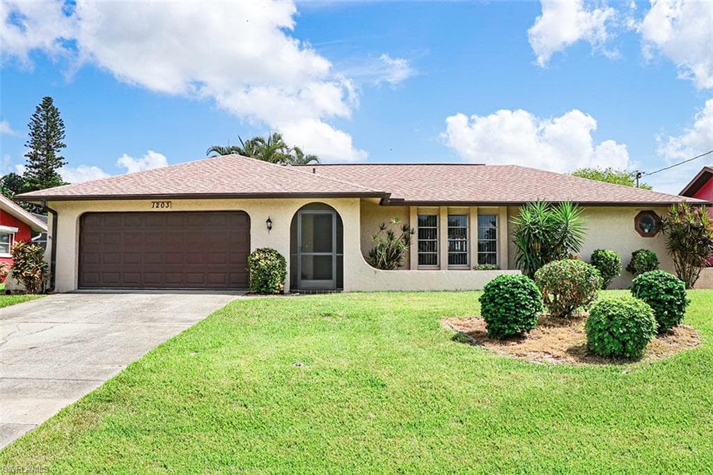 1203 SE 29th TER CAPE CORAL, FL 33904