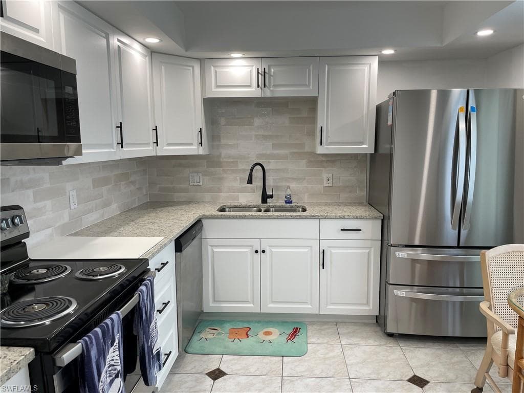 379 Palm DR 3 NAPLES, FL 34112