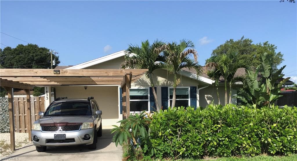 1433 Shirley DR NORTH FORT MYERS, FL 33917