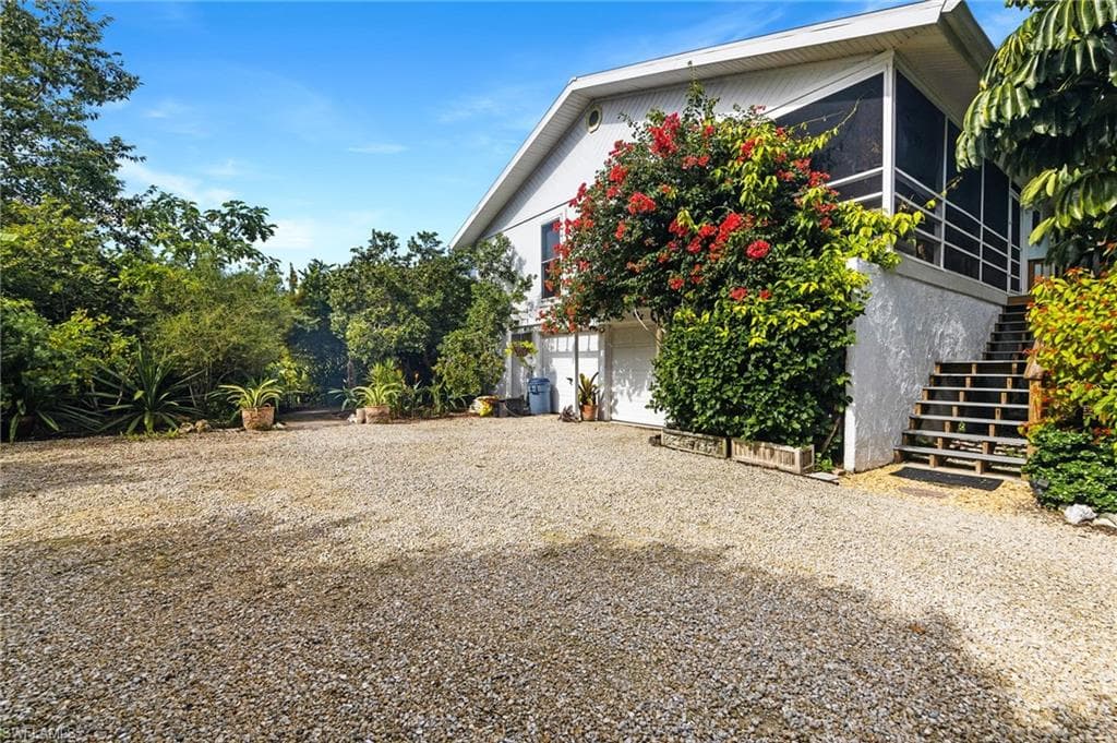 1046 Sand Castle RD SANIBEL, FL 33957