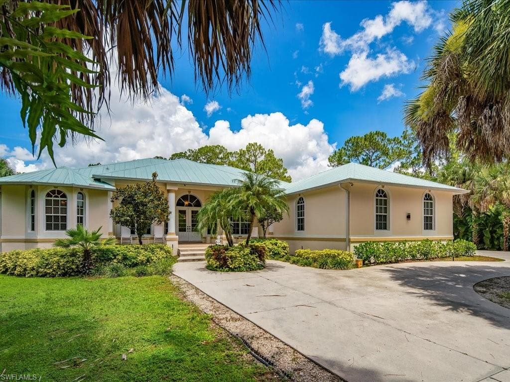 741 1st ST NW NAPLES, FL 34120