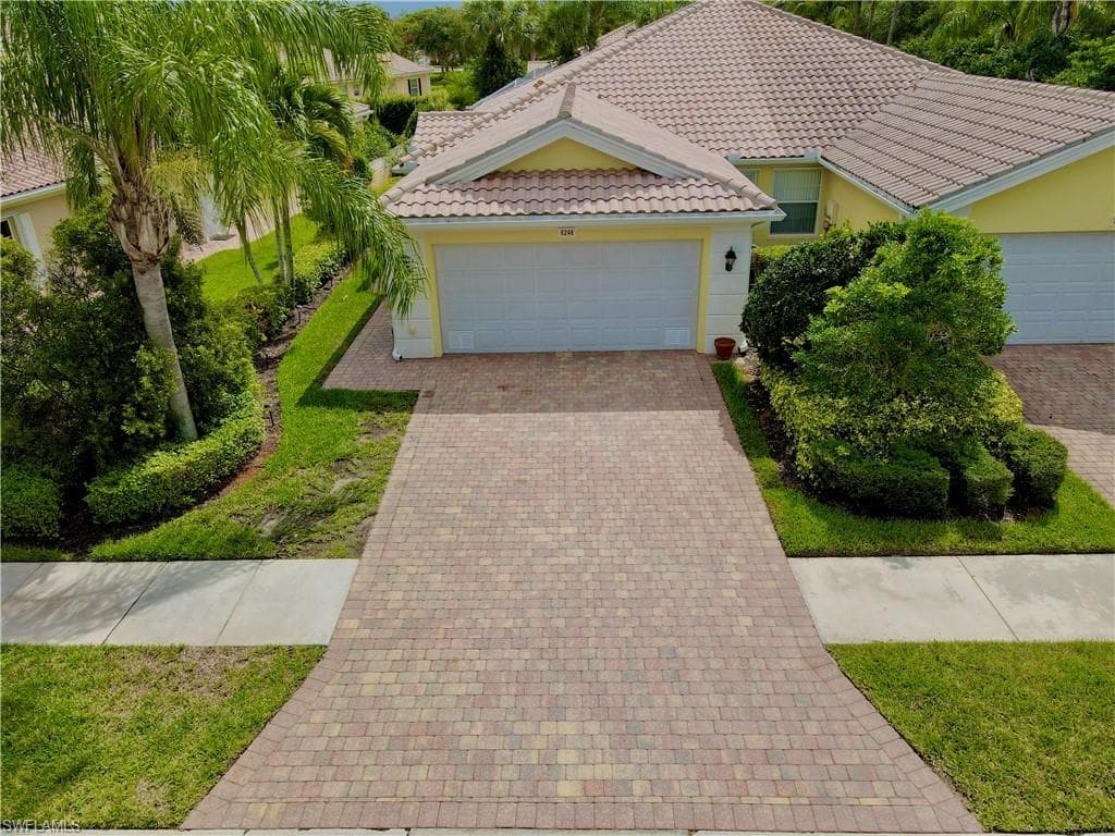 8246 Xenia LN NAPLES, FL 34114