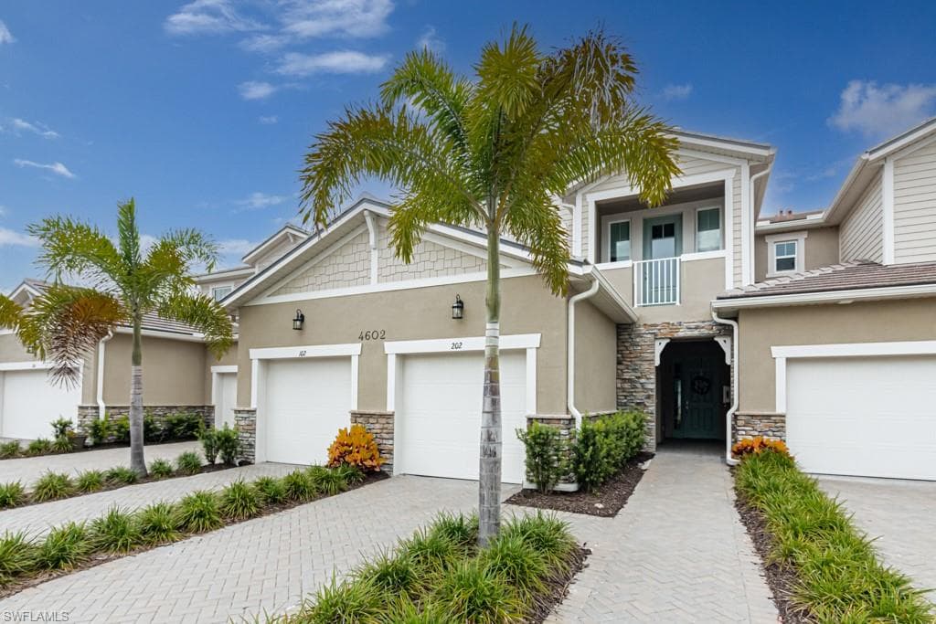 4602 Arboretum CIR 202 NAPLES, FL 34112