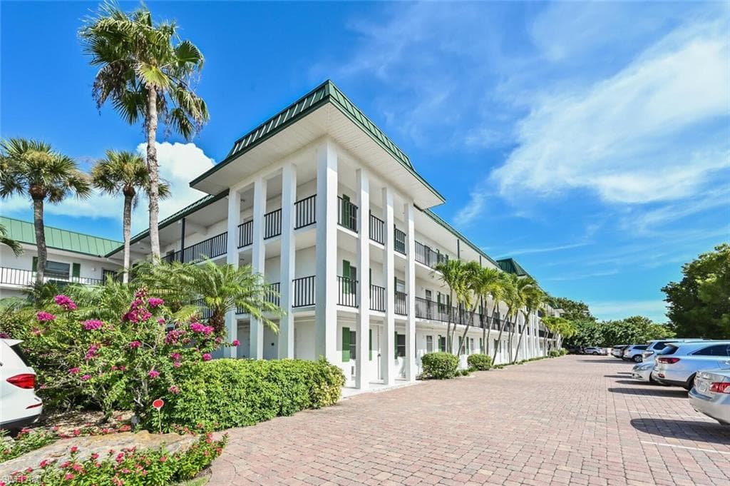 3030 Binnacle DR 306 NAPLES, FL 34103