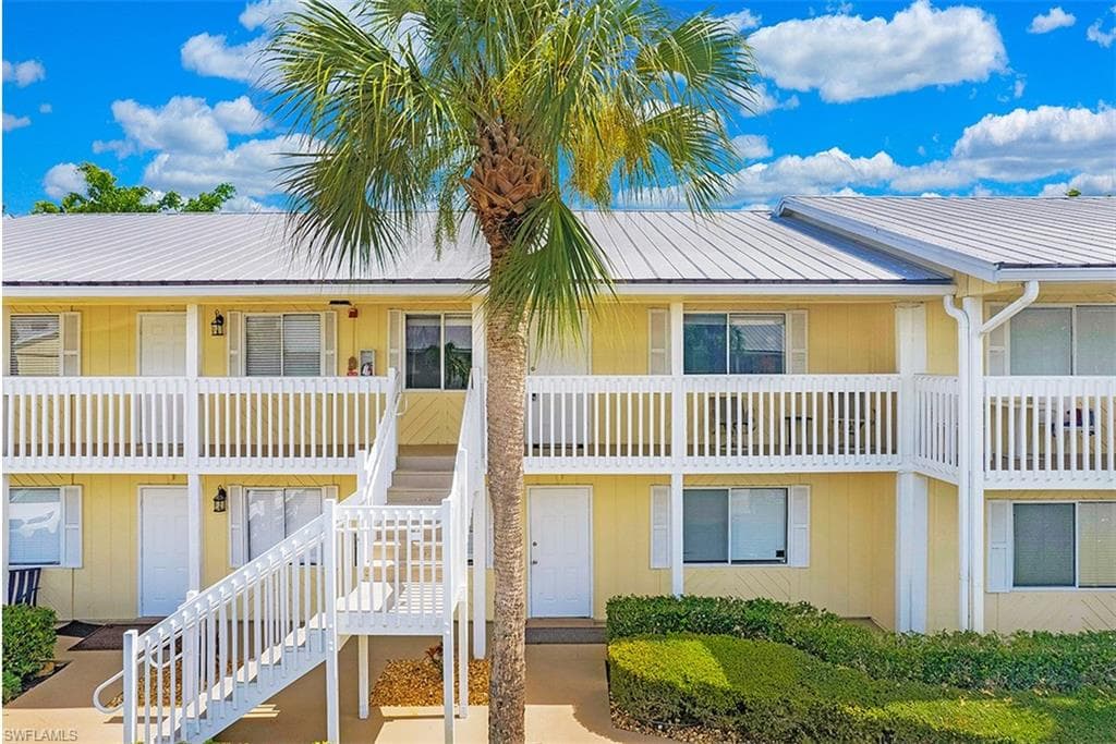 4605 Bayshore DR G8 NAPLES, FL 34112