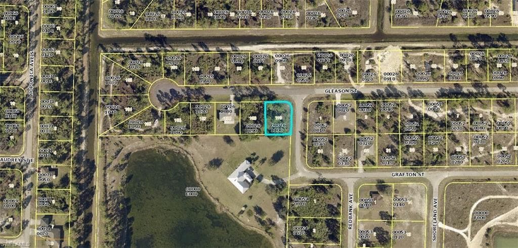 924 Gleason ST LEHIGH ACRES, FL 33974