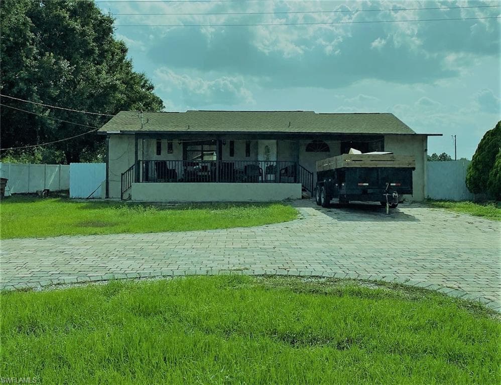 804 Floyd AVE S LEHIGH ACRES, FL 33976