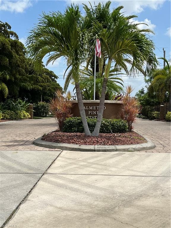 905 Palmetto Pointe CIR CAPE CORAL, FL 33991
