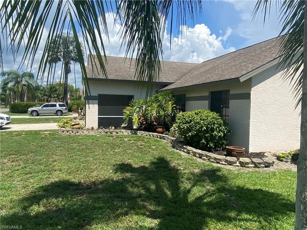 11560 Red Hibiscus DR BONITA SPRINGS, FL 34135