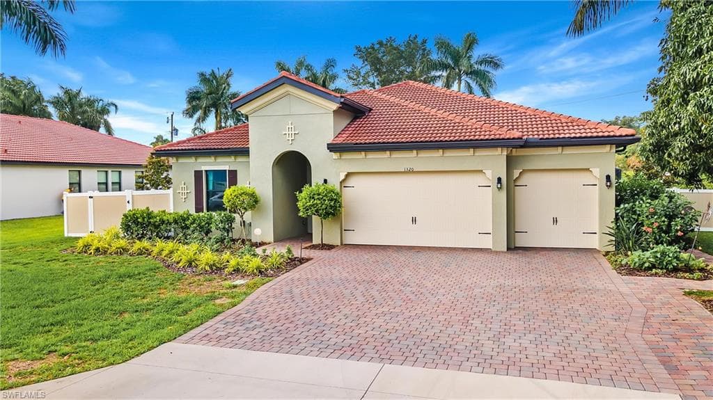 1320 Jambalana LN FORT MYERS, FL 33901