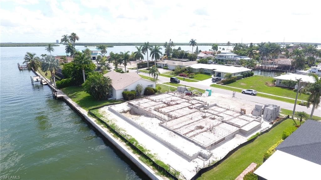 960 Sundrop CT MARCO ISLAND, FL 34145