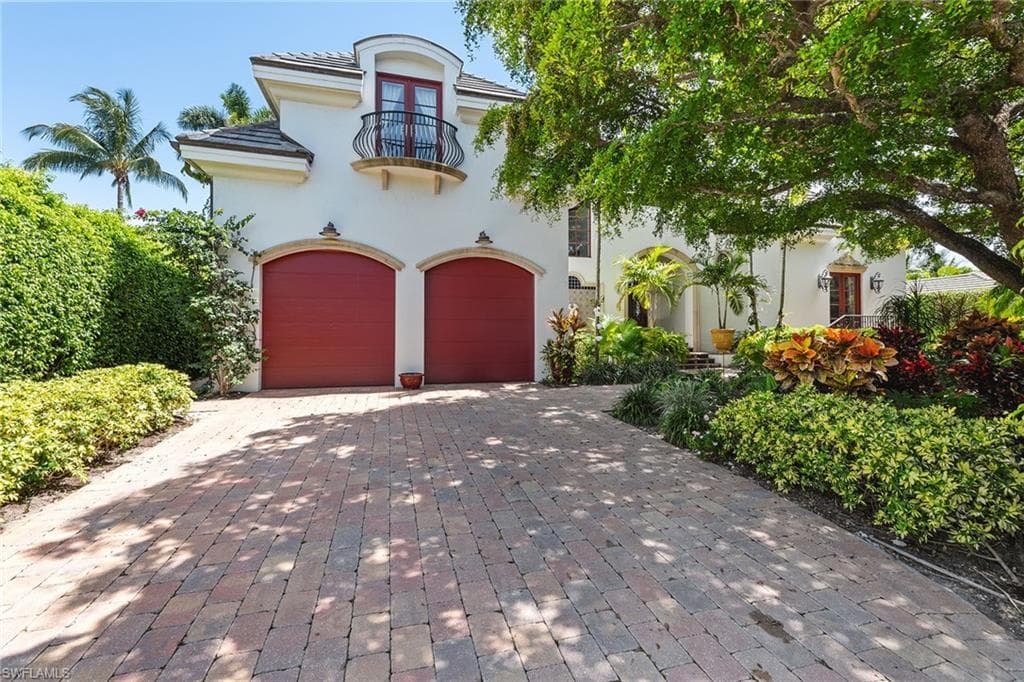 646 Parkview LN NAPLES, FL 34103