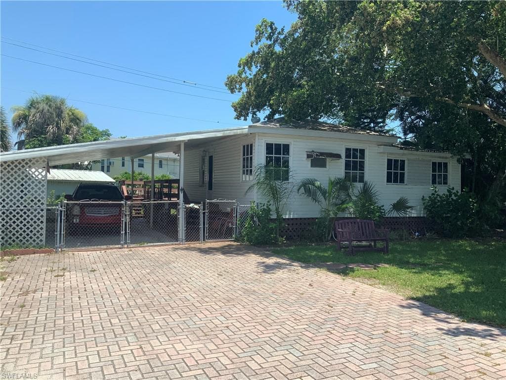 134 Fairweather LN FORT MYERS BEACH, FL 33931