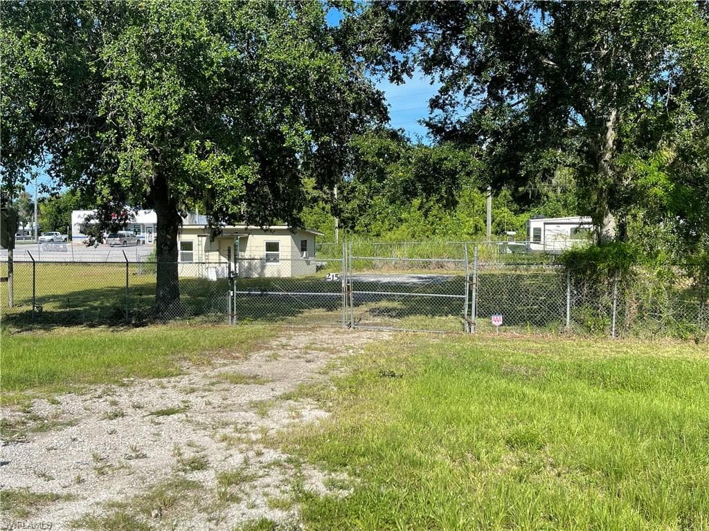 215 N SR 29 LABELLE, FL 33935