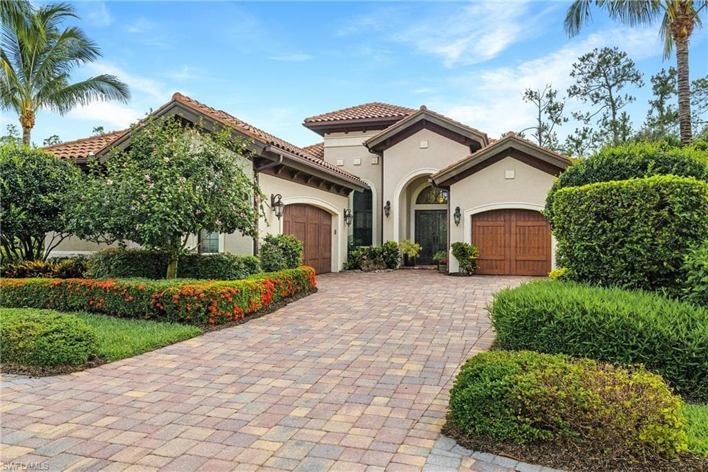 6431 Vivaldi CT NAPLES, FL 34113