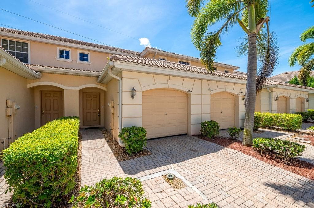 8641 Athena CT LEHIGH ACRES, FL 33971