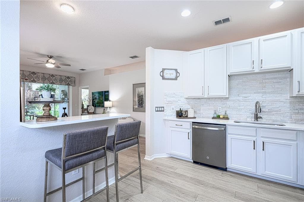 7645 Meadow Lakes DR 901 NAPLES, FL 34104