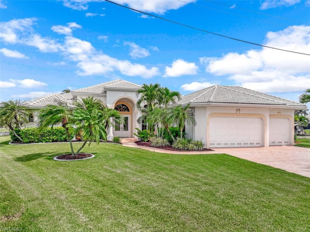 2538 SW 40th TER CAPE CORAL, FL 33914