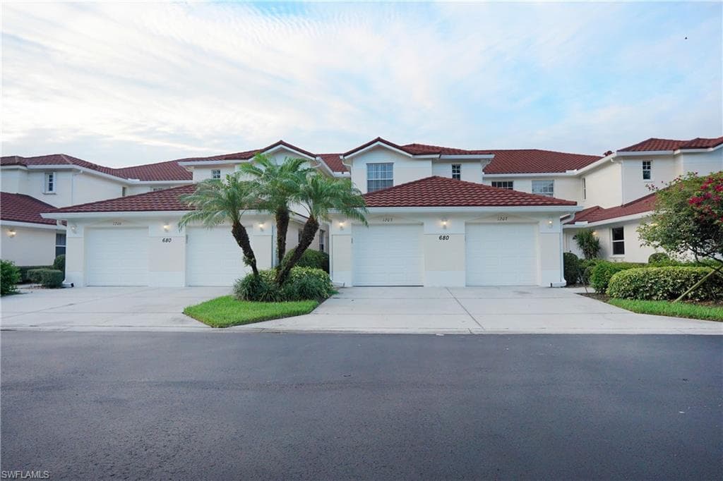 680 Lalique CIR 1207 NAPLES, FL 34119