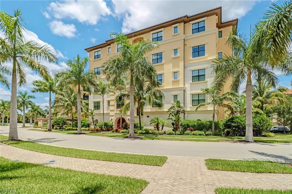 4750 Via Del Corso LN 301 BONITA SPRINGS, FL 34134