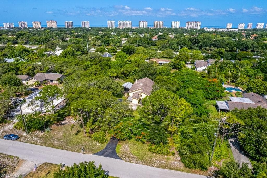 615 West ST NAPLES, FL 34108