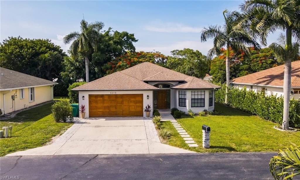 5010 Catalina CT NAPLES, FL 34112