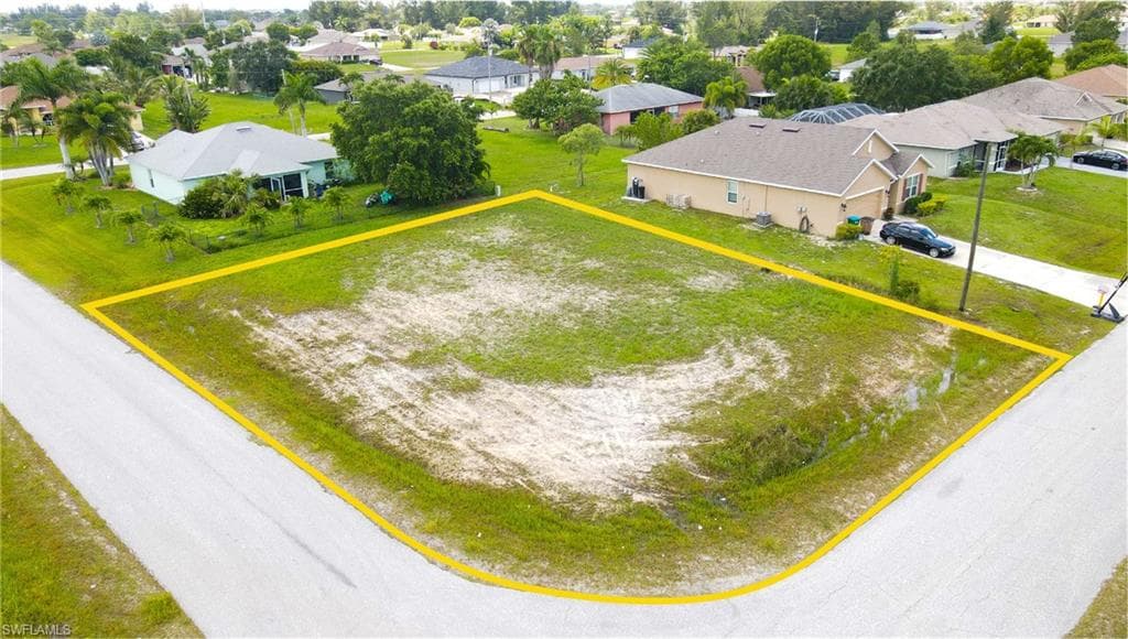 1241 NW 26th PL CAPE CORAL, FL 33993