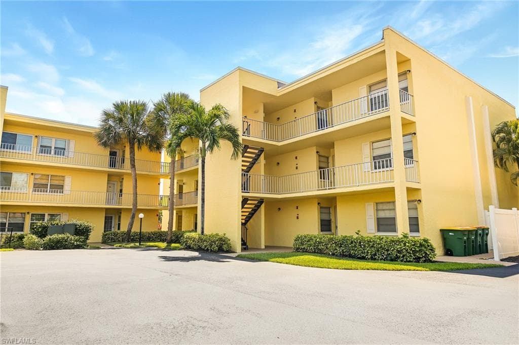 1057 Forest Lakes DR 110 NAPLES, FL 34105