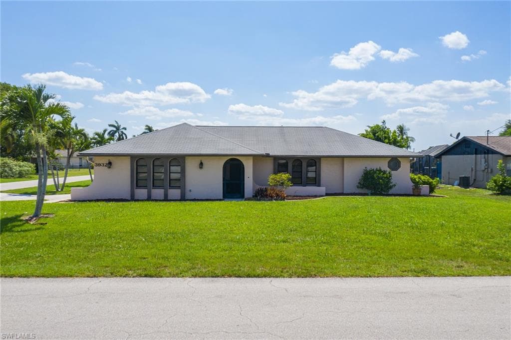 3932 SE 10th AVE CAPE CORAL, FL 33904
