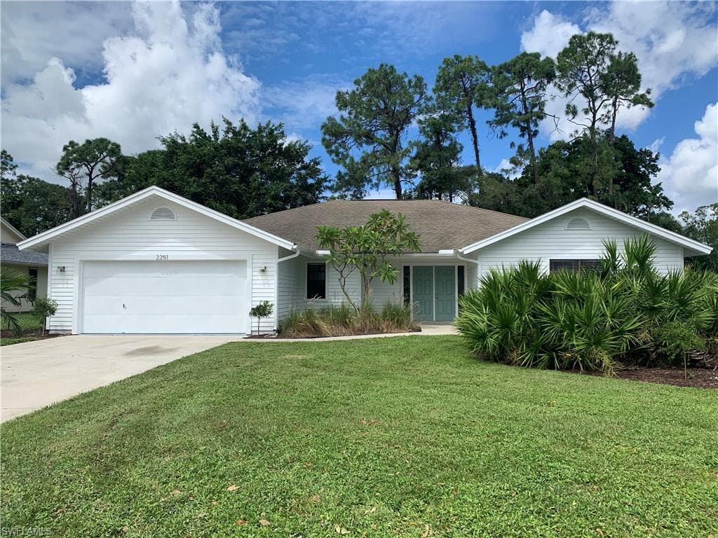 2251 QUEENS WAY NAPLES, FL 34112