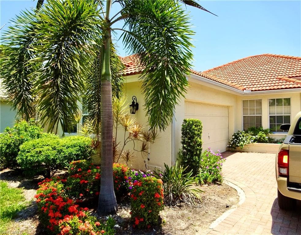 9954 Las Casas DR FORT MYERS, FL 33919