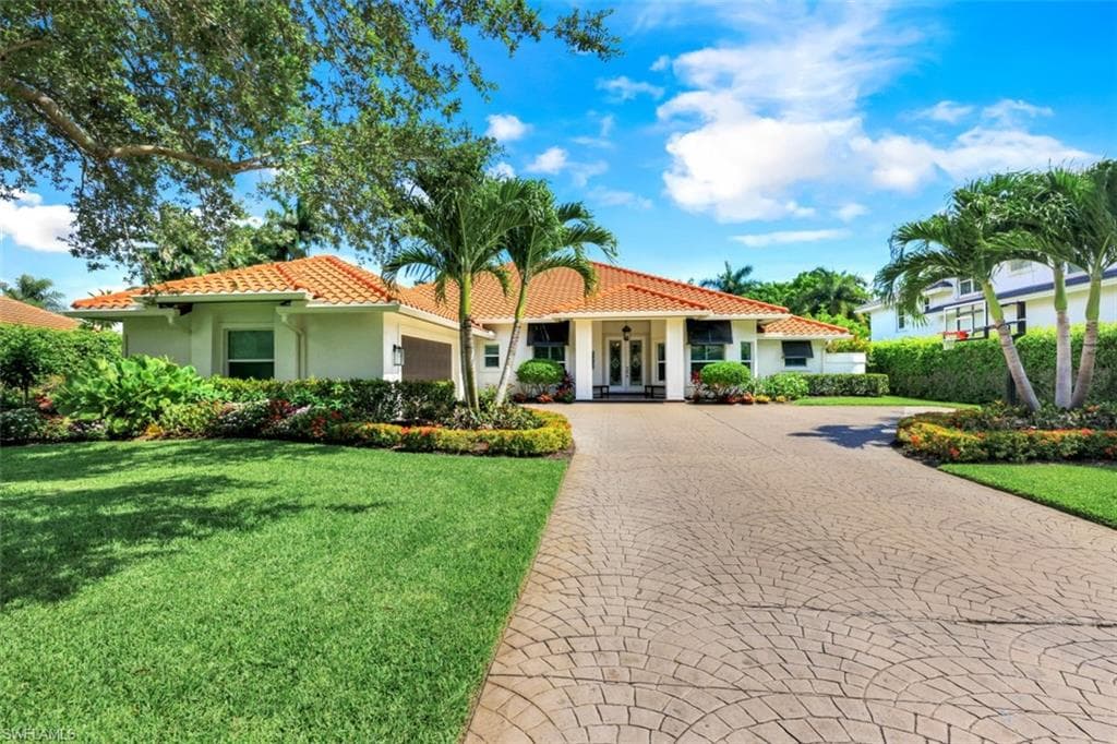 2070 Mission DR NAPLES, FL 34109