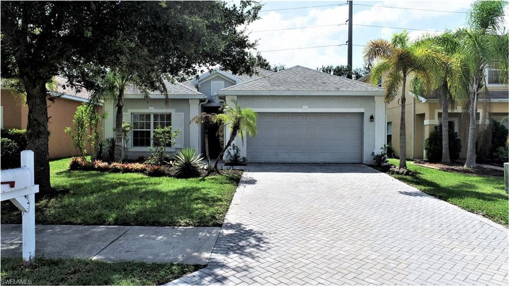 8190 Silver Birch WAY LEHIGH ACRES, FL 33971