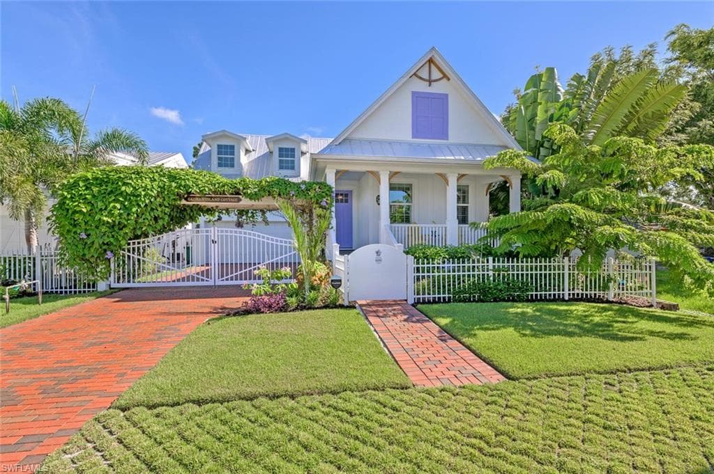 136 Jeepers DR NAPLES, FL 34112
