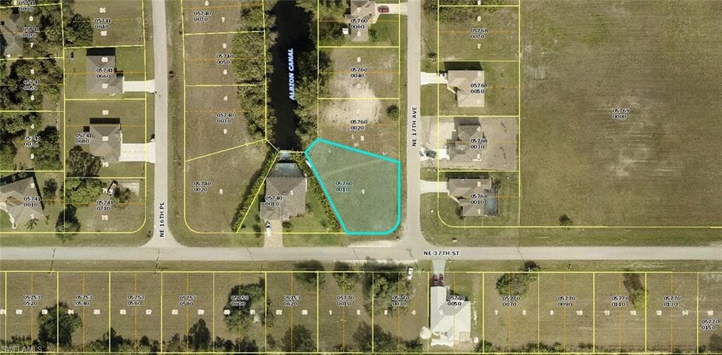 1633 NE 37th ST CAPE CORAL, FL 33909