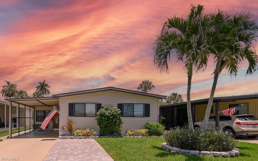 53 Aquamarine AVE 53-Q NAPLES, FL 34114