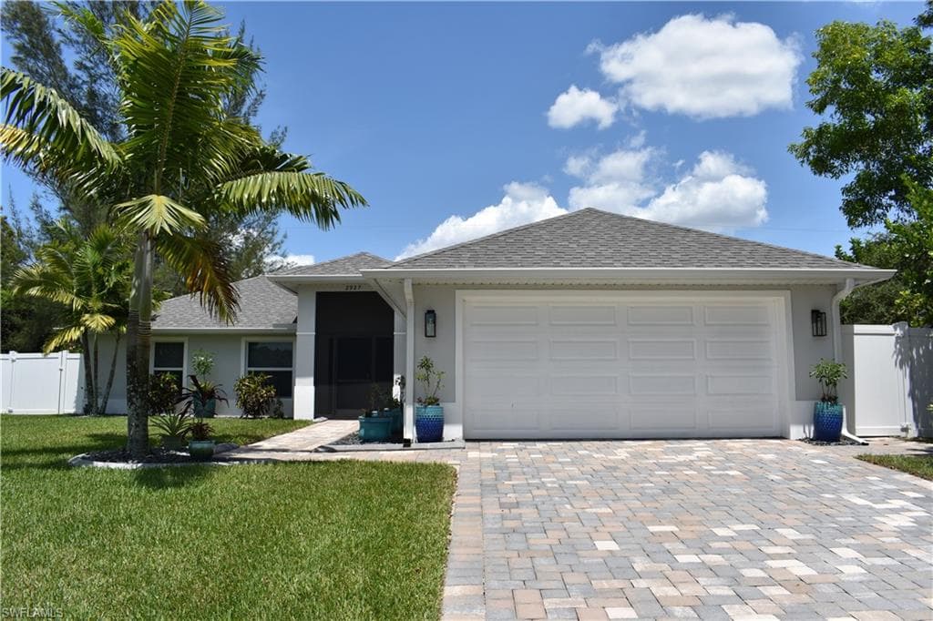 2927 SW 11th CT CAPE CORAL, FL 33914