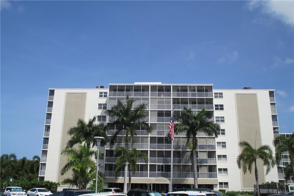 3 Bluebill AVE 101 NAPLES, FL 34108