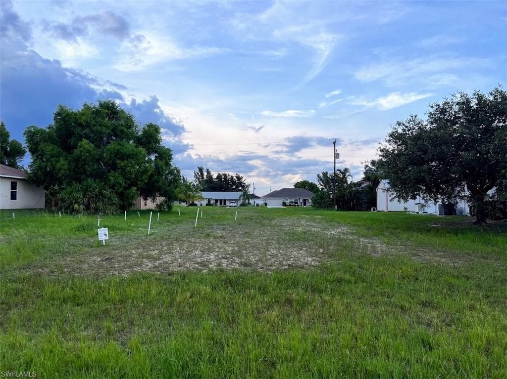 831 SW 29th TER CAPE CORAL, FL 33914