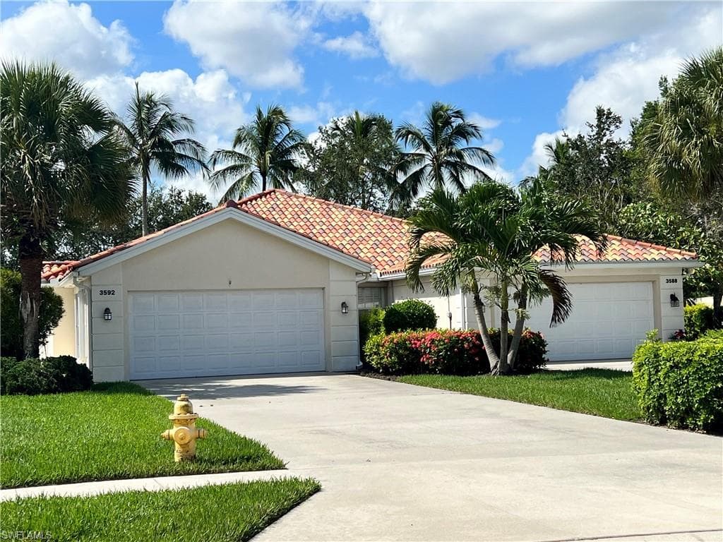 3592 El Verdado CT NAPLES, FL 34109