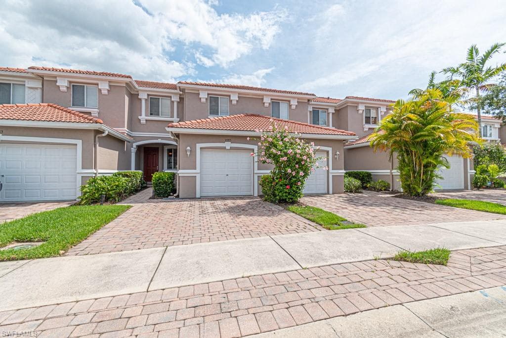 9985 Chiana CIR FORT MYERS, FL 33905