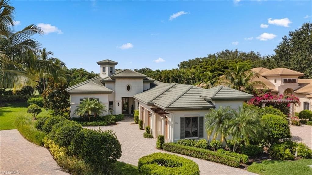 28561 La Caille DR NAPLES, FL 34119