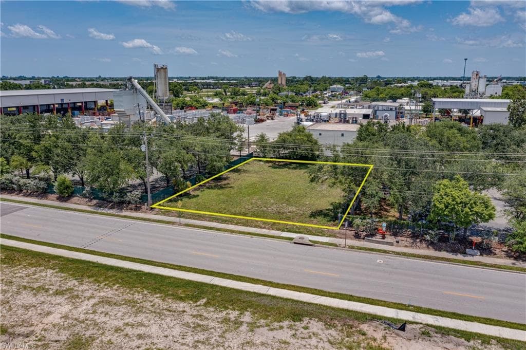 2105 NE 6th ST CAPE CORAL, FL 33909