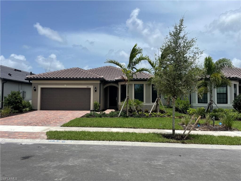 6813 Greenbriar CT NAPLES, FL 34114