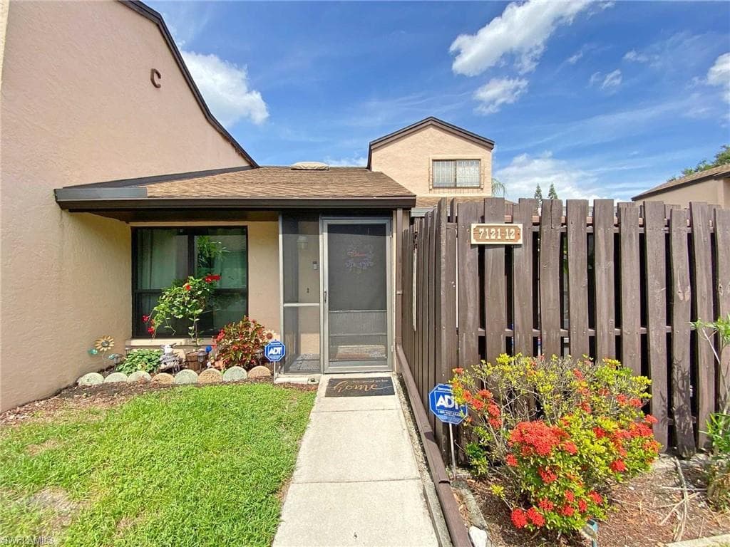 7121 Penner LN 12 FORT MYERS, FL 33907
