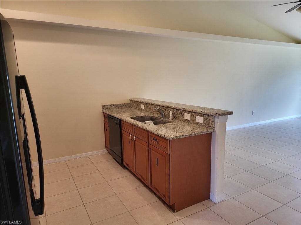 407 SW 4th ST CAPE CORAL, FL 33990