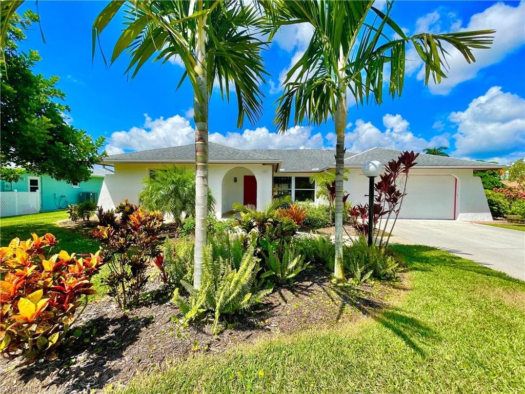 101 Versailles CIR NAPLES, FL 34112