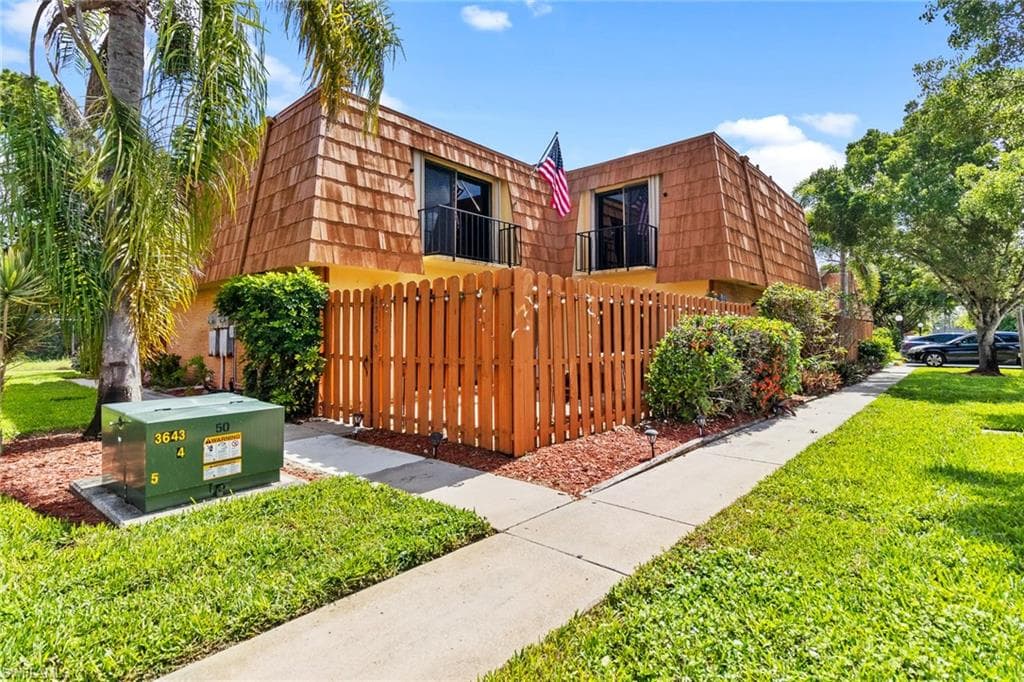 1715 Park Meadows DR 3 FORT MYERS, FL 33907